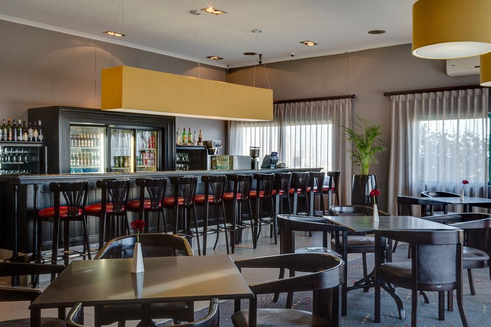 Protea Hotel By Marriott Cape Town Tyger Valley Белвил Екстериор снимка