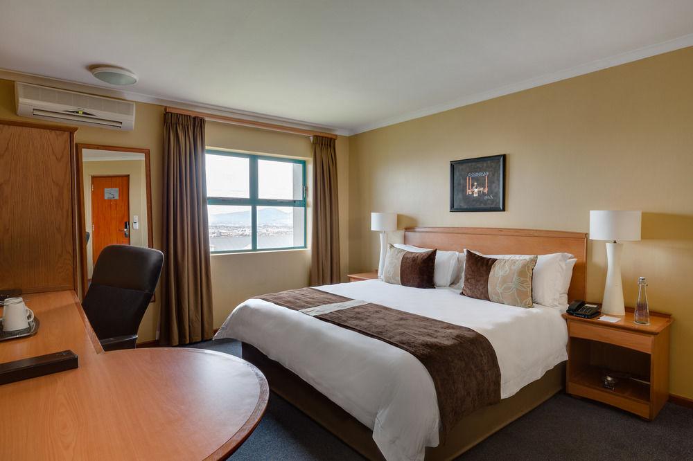Protea Hotel By Marriott Cape Town Tyger Valley Белвил Екстериор снимка