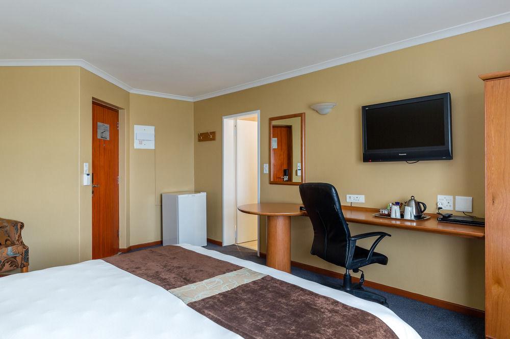 Protea Hotel By Marriott Cape Town Tyger Valley Белвил Екстериор снимка