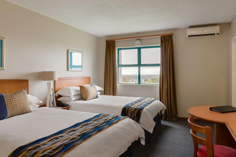 Protea Hotel By Marriott Cape Town Tyger Valley Белвил Екстериор снимка