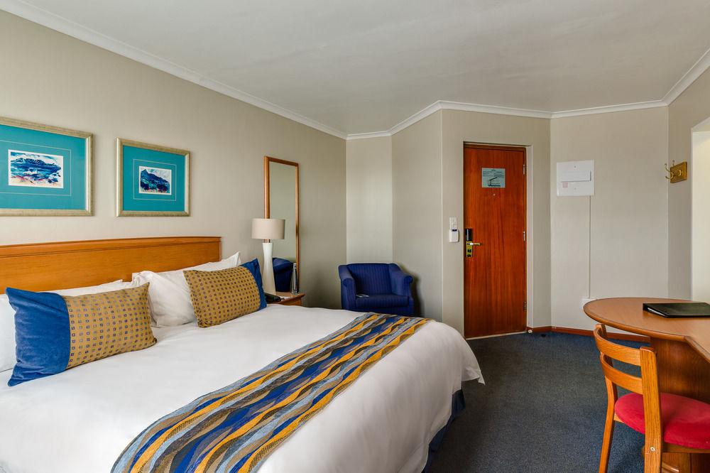 Protea Hotel By Marriott Cape Town Tyger Valley Белвил Екстериор снимка