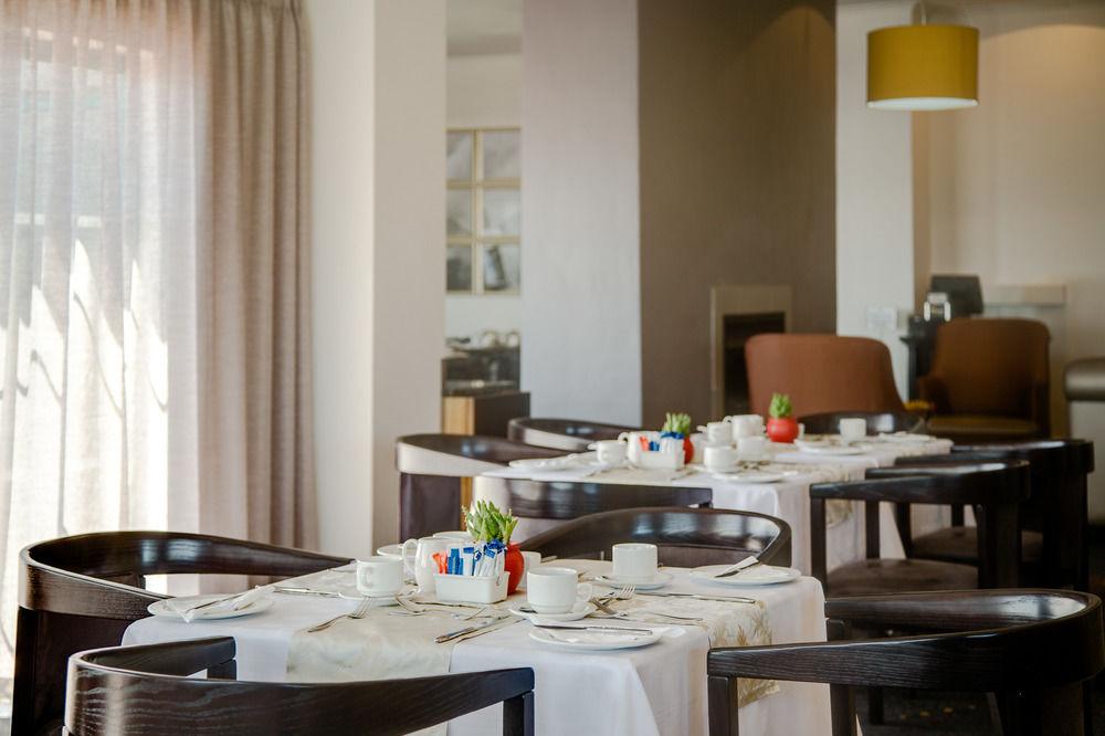 Protea Hotel By Marriott Cape Town Tyger Valley Белвил Екстериор снимка