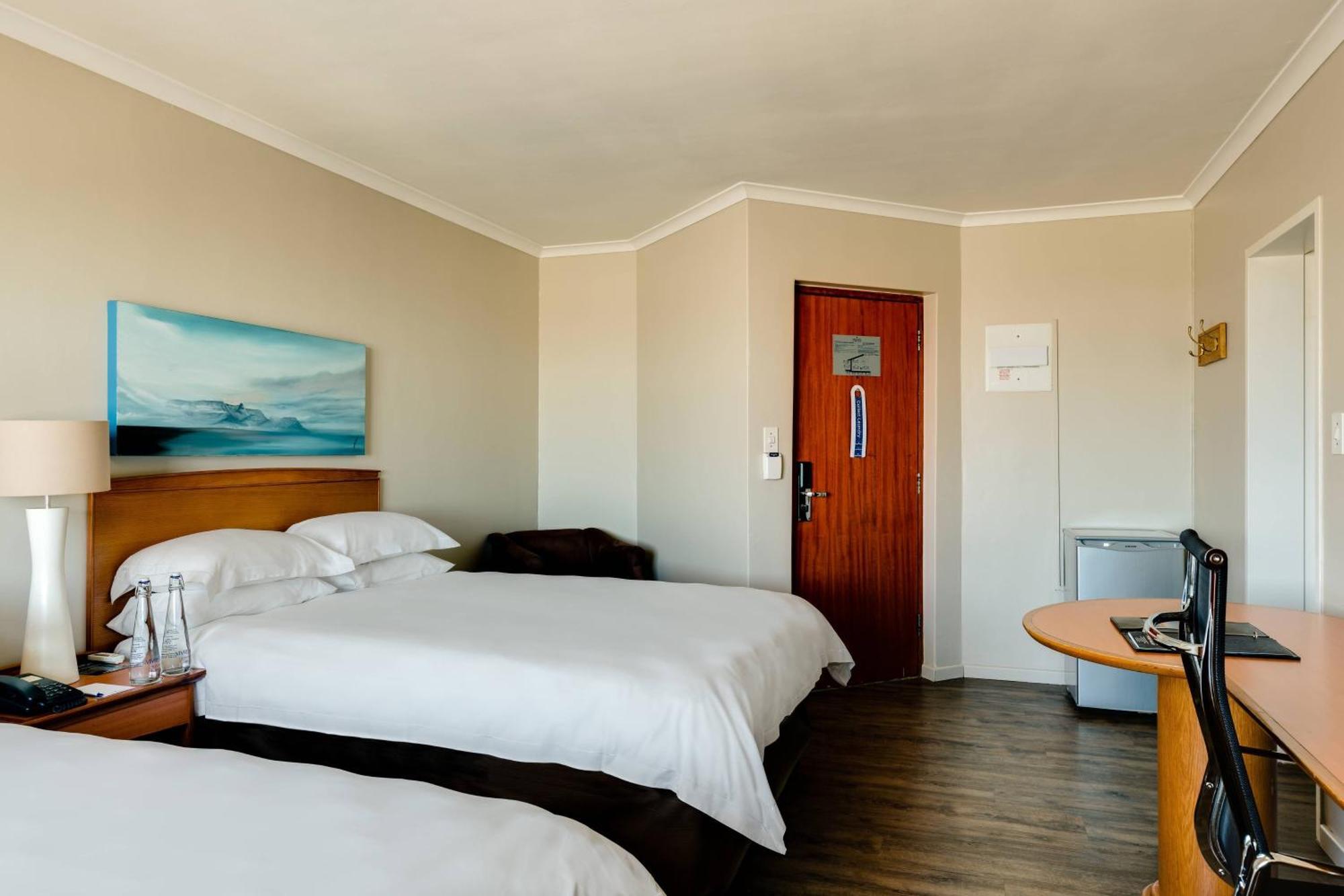 Protea Hotel By Marriott Cape Town Tyger Valley Белвил Екстериор снимка