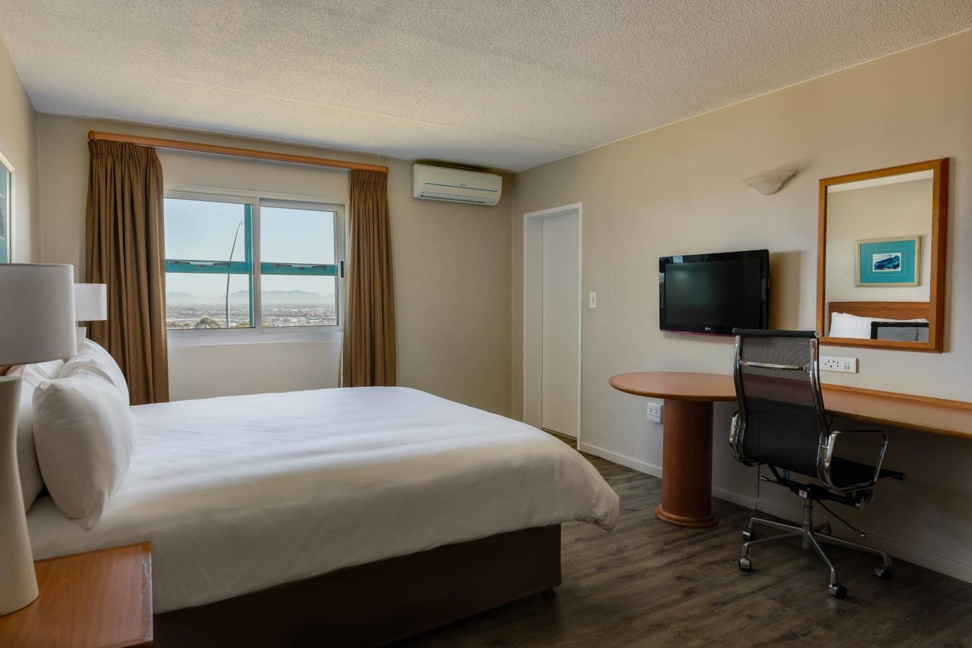 Protea Hotel By Marriott Cape Town Tyger Valley Белвил Екстериор снимка