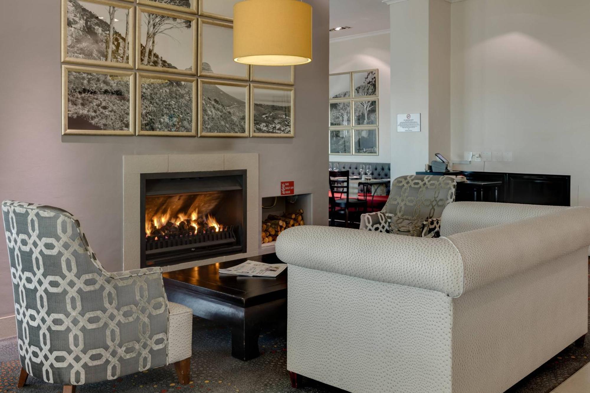 Protea Hotel By Marriott Cape Town Tyger Valley Белвил Екстериор снимка