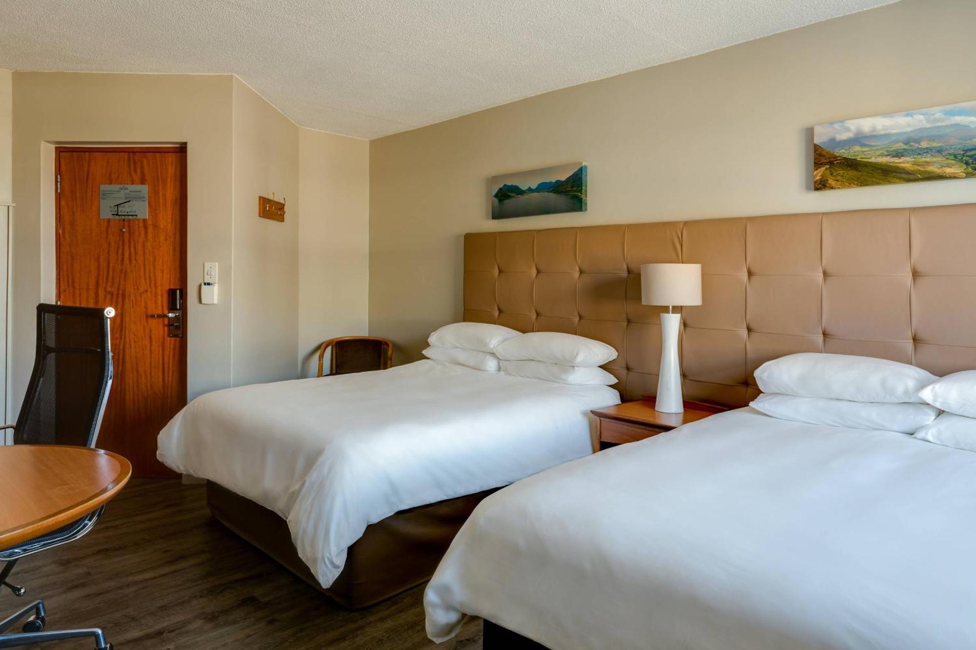 Protea Hotel By Marriott Cape Town Tyger Valley Белвил Екстериор снимка