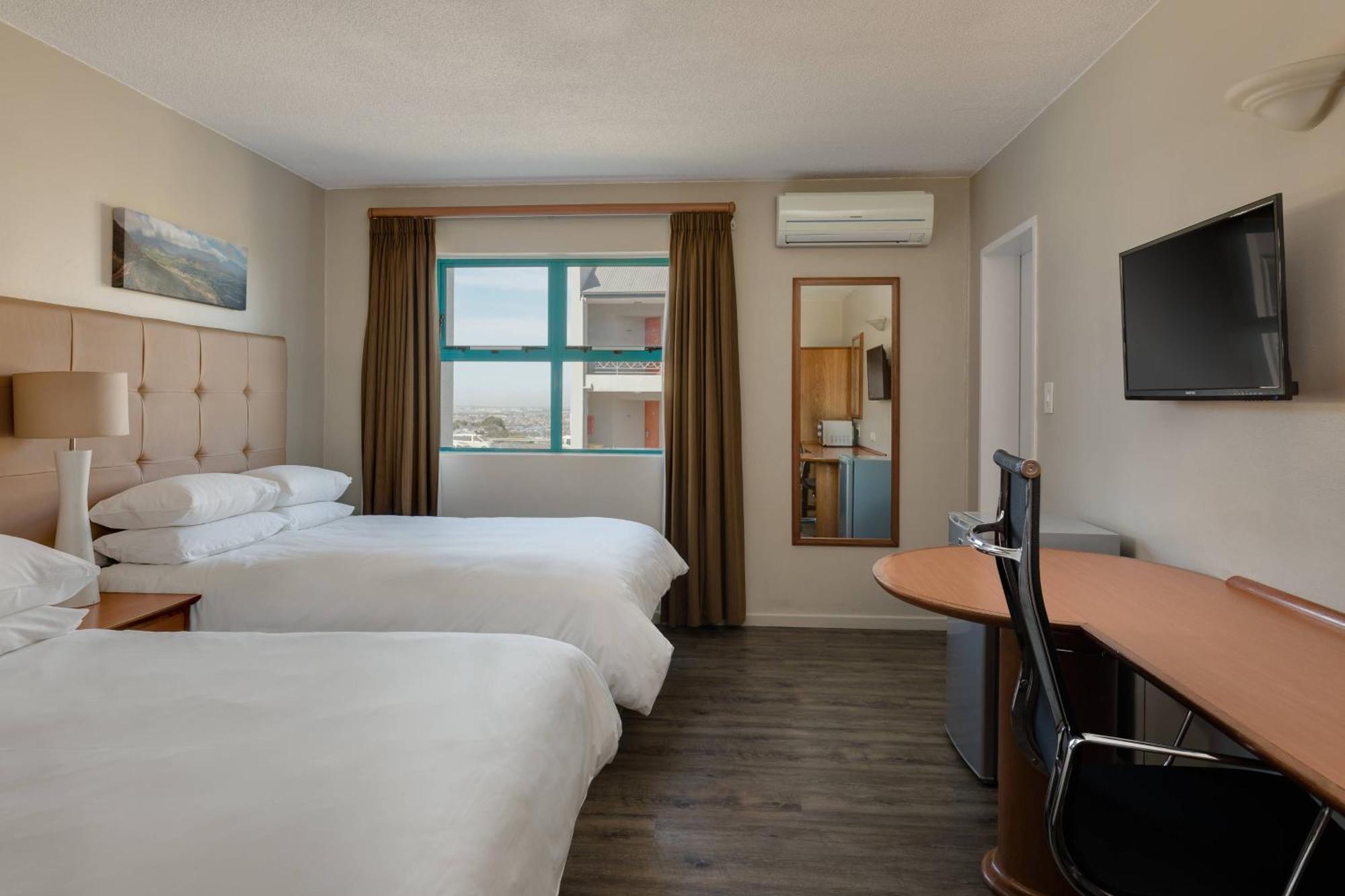 Protea Hotel By Marriott Cape Town Tyger Valley Белвил Екстериор снимка