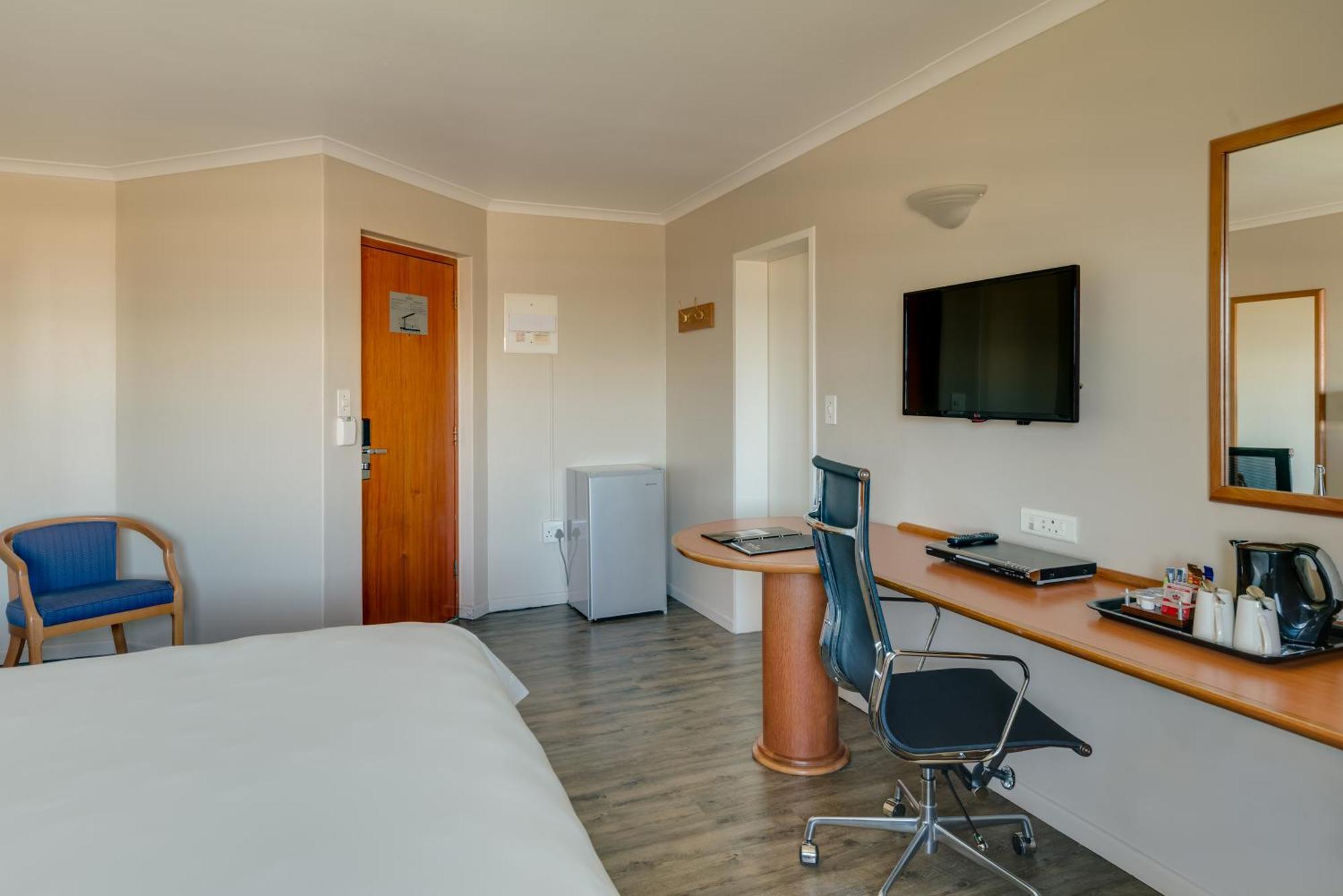 Protea Hotel By Marriott Cape Town Tyger Valley Белвил Екстериор снимка