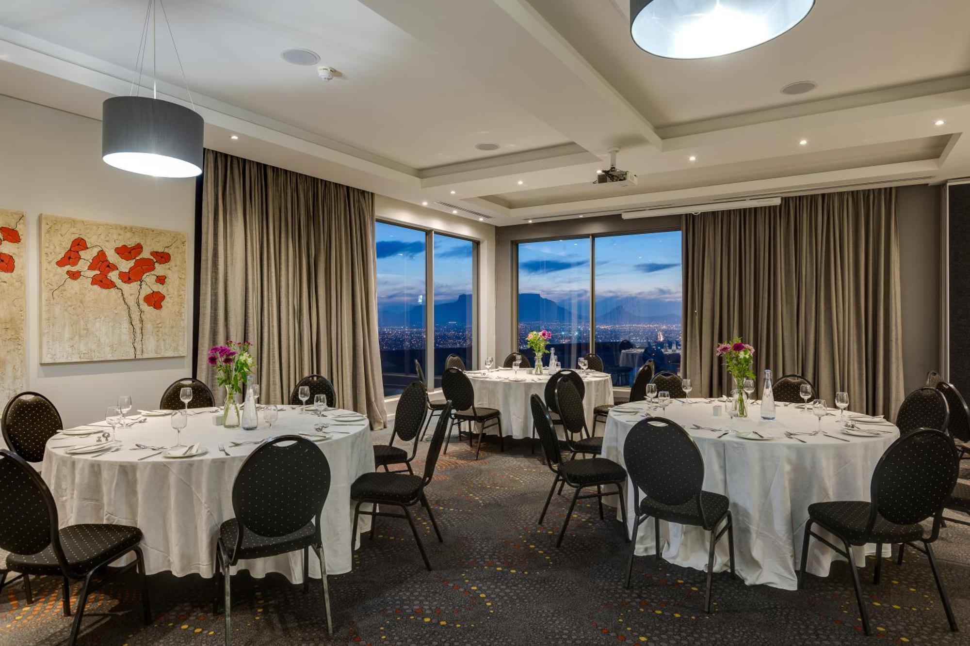 Protea Hotel By Marriott Cape Town Tyger Valley Белвил Екстериор снимка