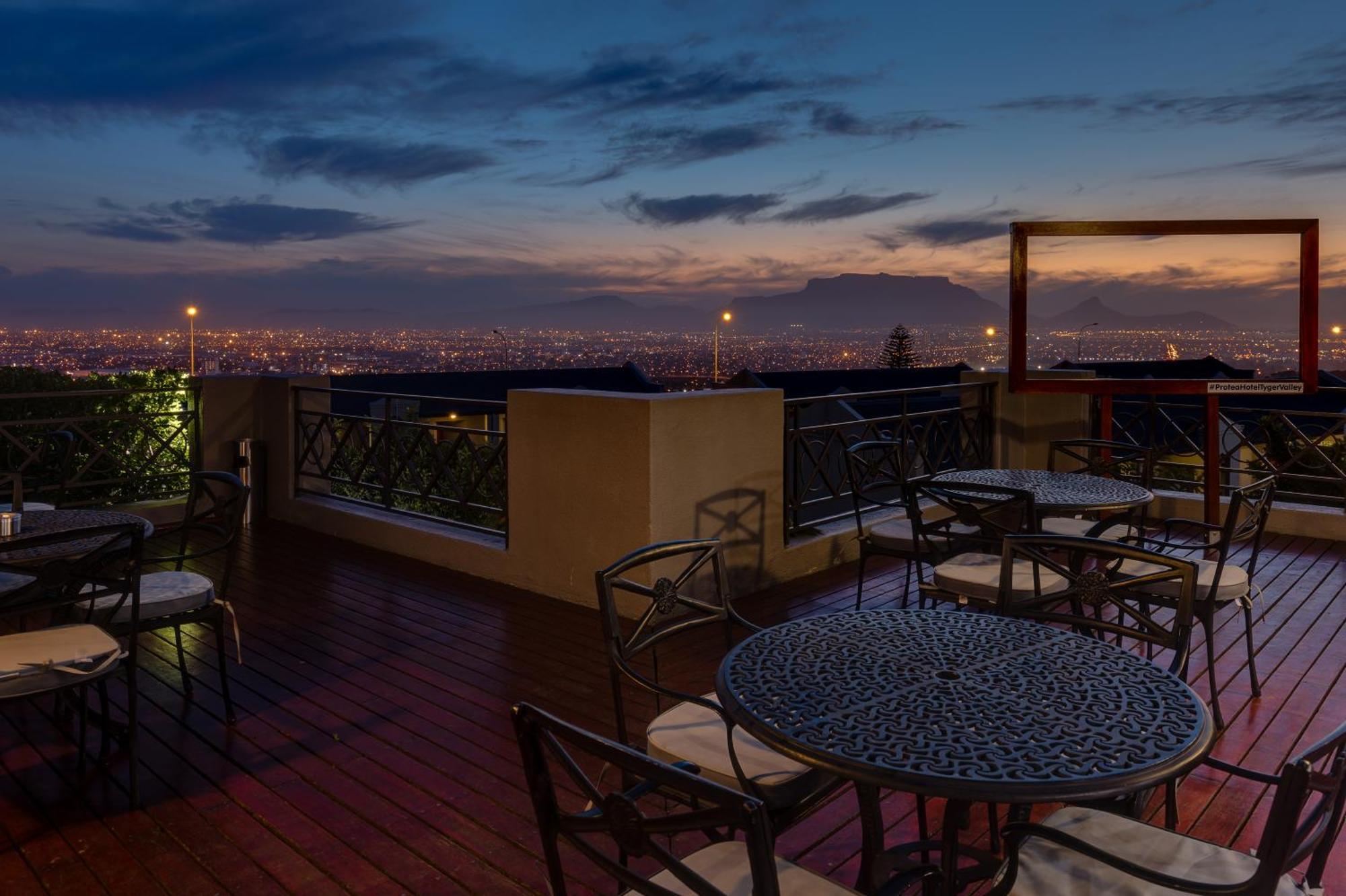 Protea Hotel By Marriott Cape Town Tyger Valley Белвил Екстериор снимка
