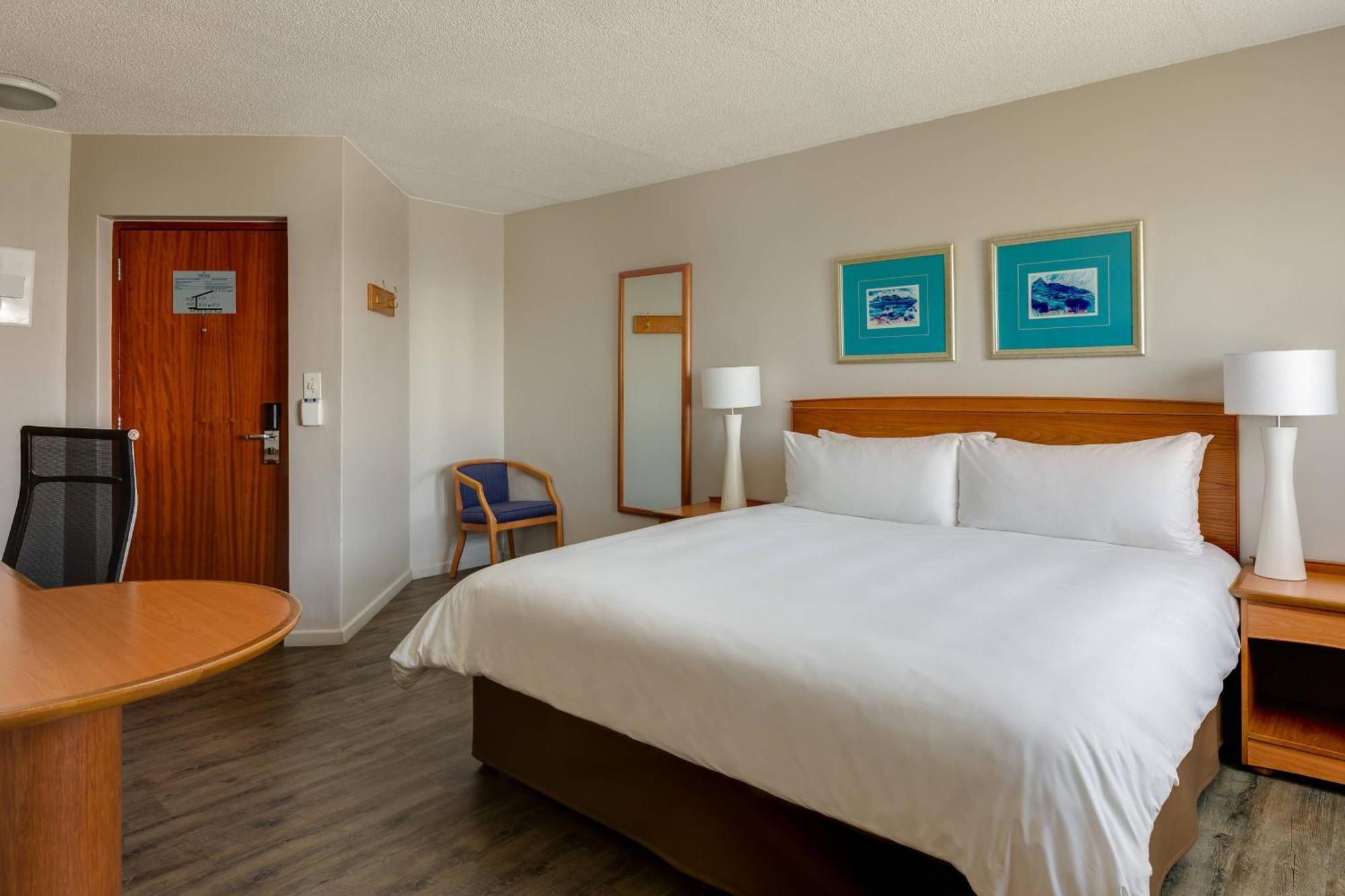Protea Hotel By Marriott Cape Town Tyger Valley Белвил Екстериор снимка